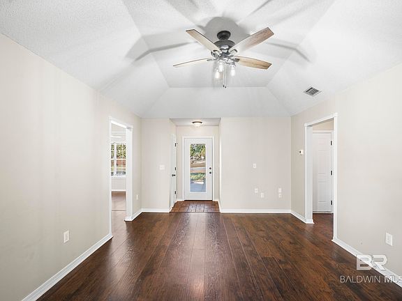 4th image of 129 Oakwood Ave