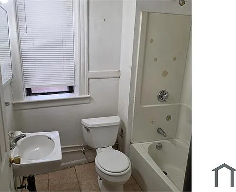 944 Worthington St #3L — Photo 7
