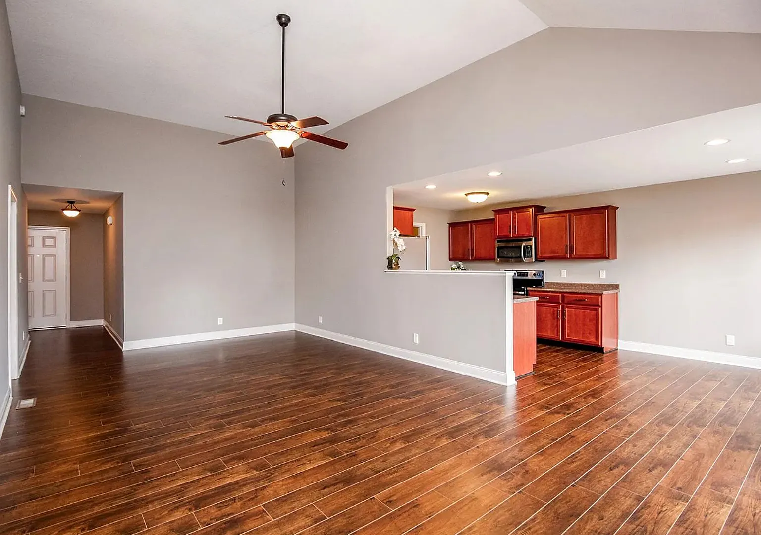 3 Bedroom 2 Bathroom Home! — Photo 4