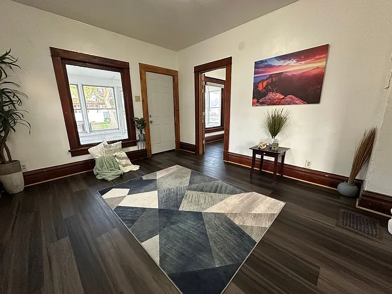 1027 Lincoln St — Photo 8