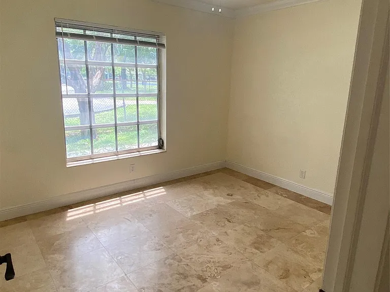 2200 NE 66th St #1412 — Photo 9