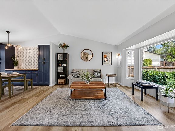 4th image of 602 198th Street SE