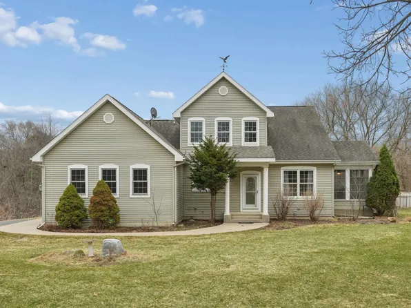 287 Plainview Dr, River Falls, WI 54022