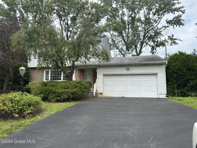 11 Orchard Grove, Loudonville, NY, 12211