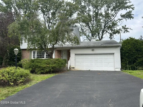 11 Orchard Grove, Loudonville, NY 12211