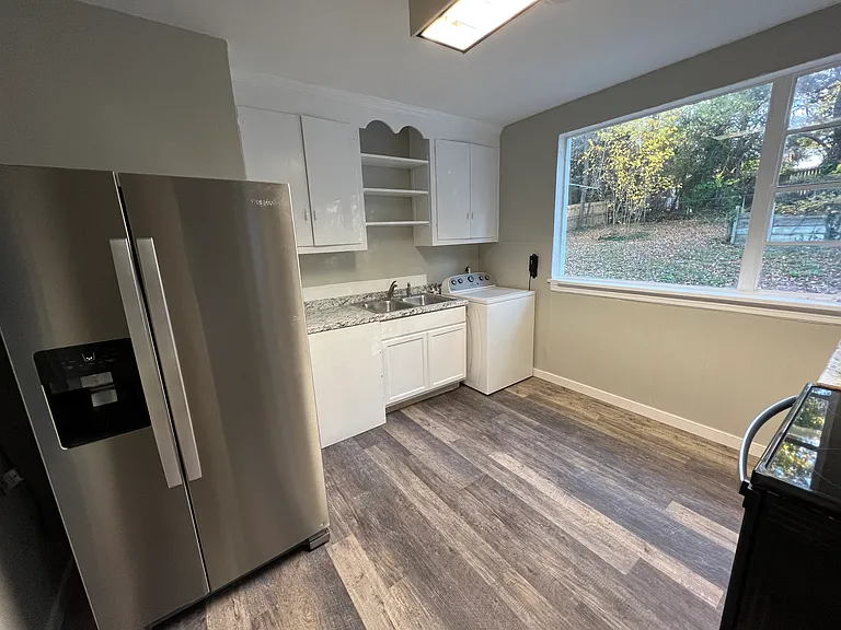 6611 Fitzhugh Ave — Photo 3