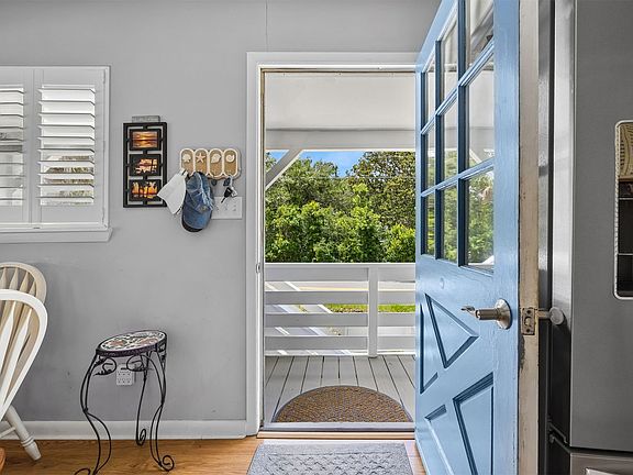 5th image of 1821 Julia St