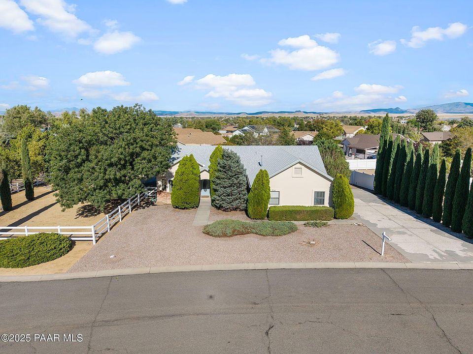 1st image of 751 Highland Cir