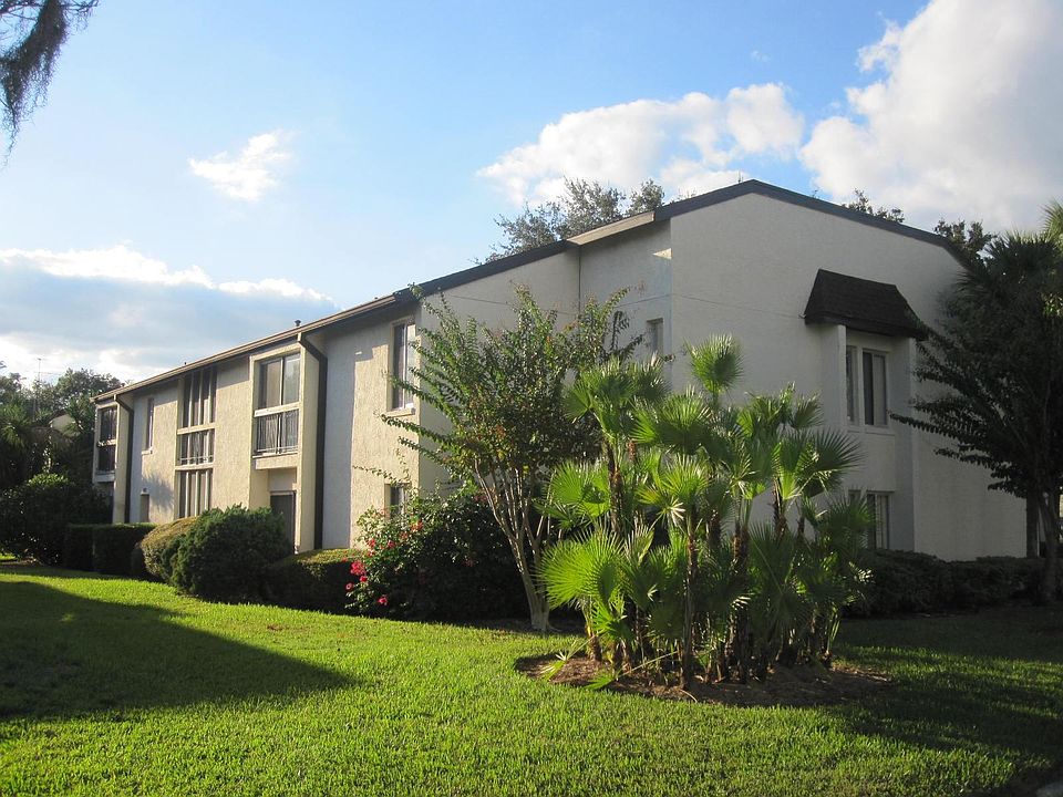 1st image of 1704 Village Ln