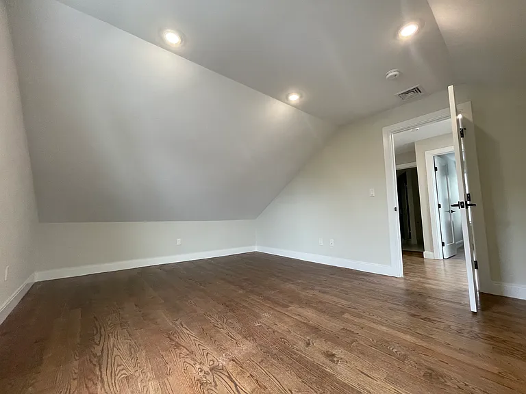 49 Alpine St #2 — Photo 7