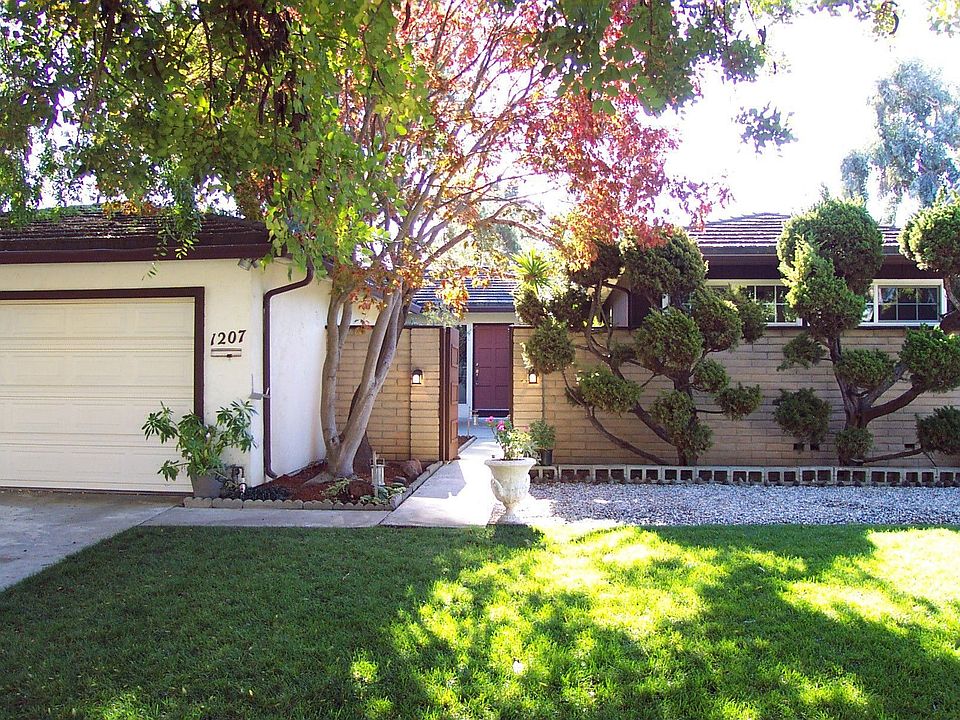 1st image of 1207 Sargent Dr