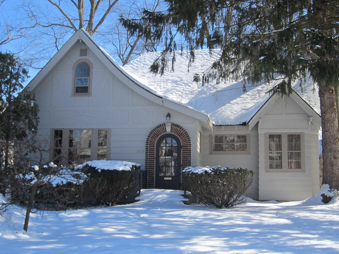 2637 Edgewood Rd photo 1