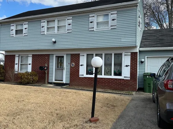 16 Briarcliff Rd, Marlton, NJ 08053