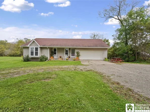 28 Shawmut Rd, Angelica, NY 14709