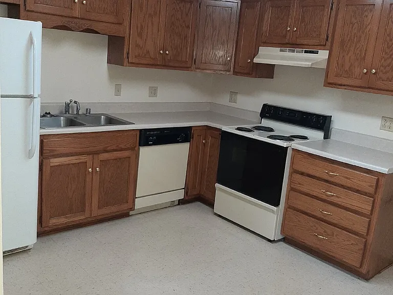 923 W Oak Butlers #1 — Photo 7