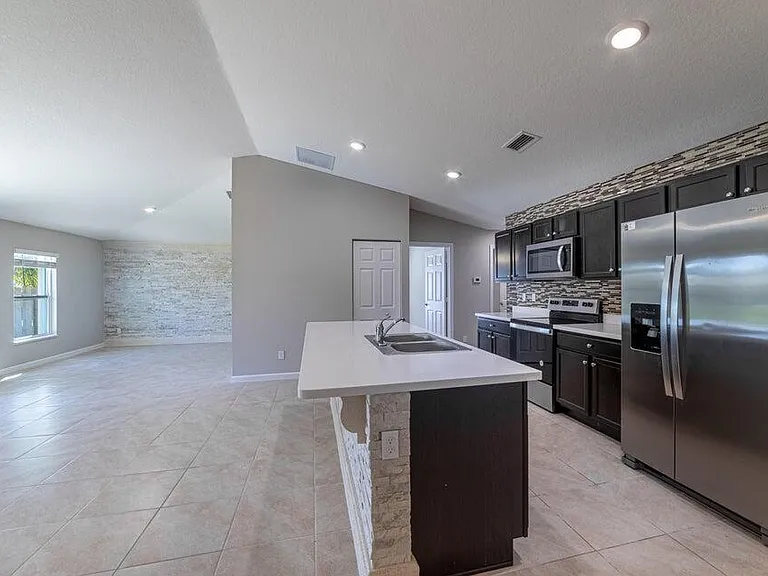 2372 SE Maslan Ave — Photo 12