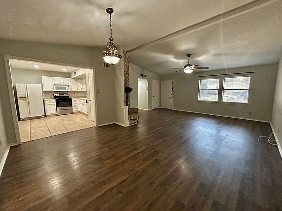 4th image of 4205 Greencrest Dr