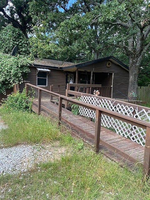 1st image of 140 Garrett Ln