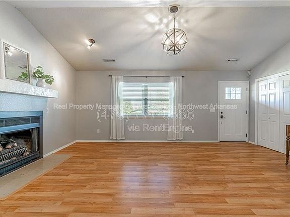 4th image of 3231 W Shale St
