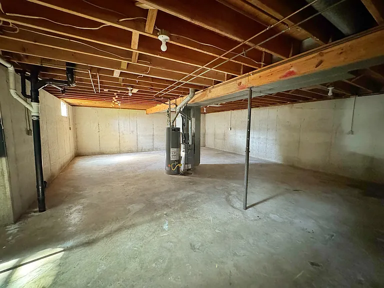 802 N College Ave — Photo 16