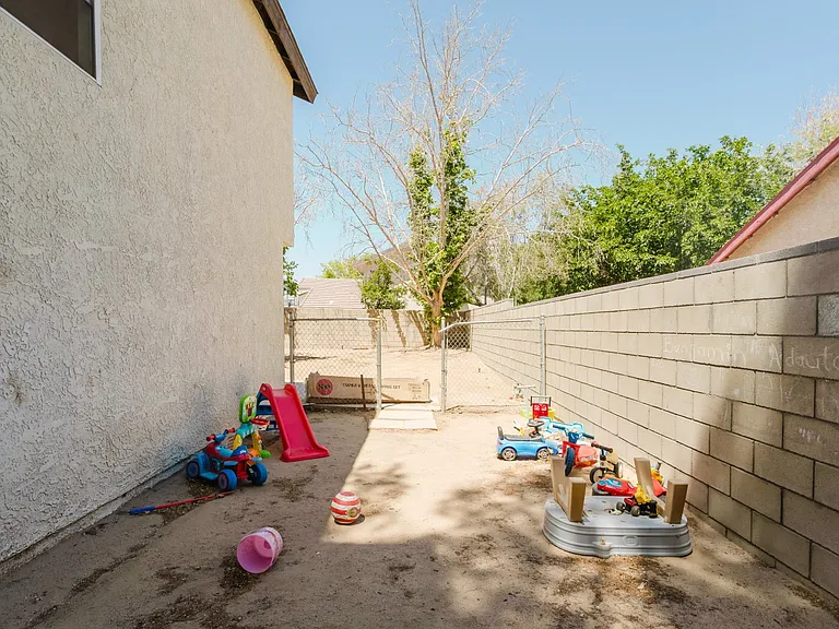 45041 Colleen Dr — Photo 28