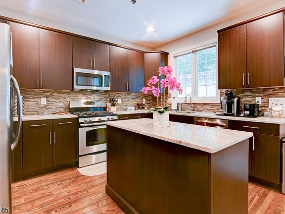 2nd image of 50 Bloomfield Ave #50