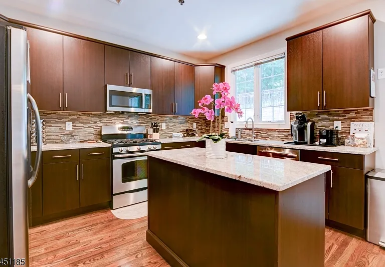 50 Bloomfield Ave #50 — Photo 2