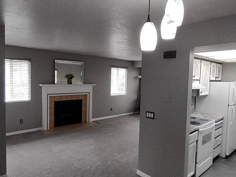 9118 S Scirlein Dr — Photo 14