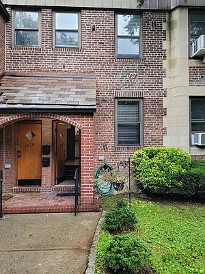 Rented by Halvatzis Realty | media 25