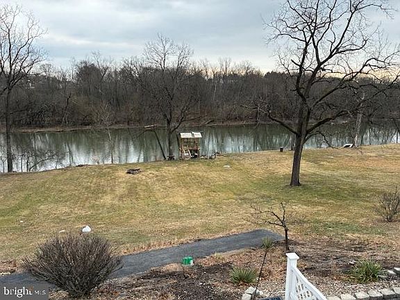 3rd image of 141 Shatto Dr