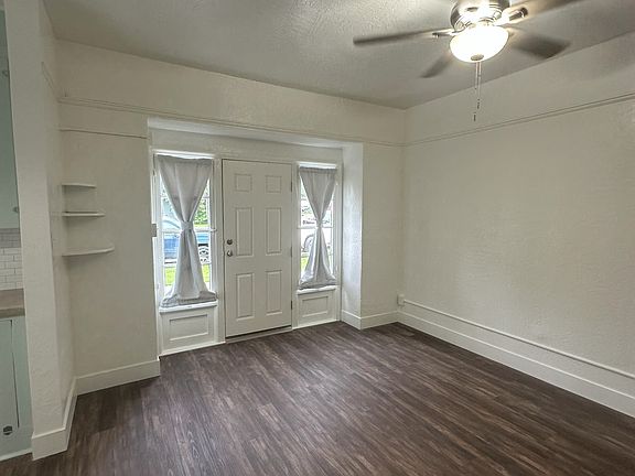 2nd image of 1521 Blaine St #2