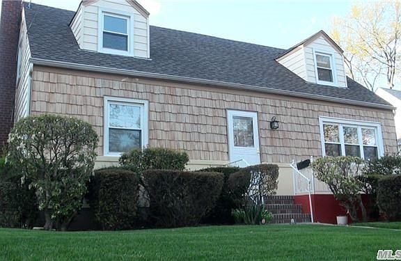 2nd image of 211 Bryant Ave