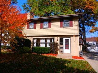 6736 W Wisconsin Ave, Wauwatosa, WI 53213