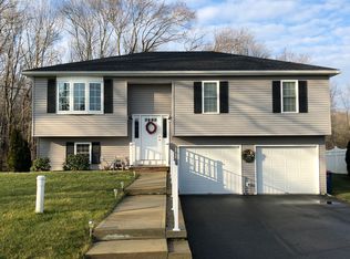 79 Ipswich St, Seekonk, MA 02771