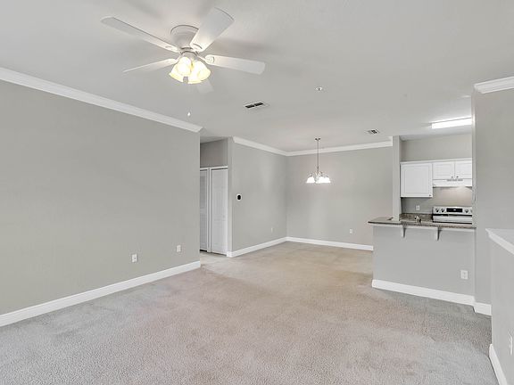 4th image of 112 Southern Pecan Cir Unit 204