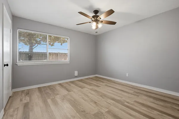 2100 Windsor Dr #11 — Photo 13