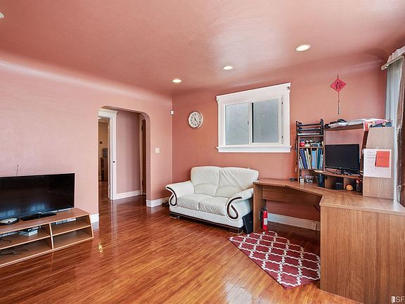 4th image of 326 Prague St