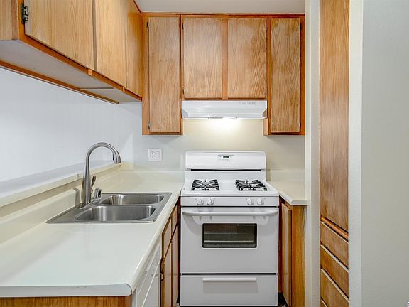 4th image of 520 N Maryland Ave #2