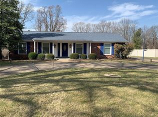 569 Graeser Rd, Saint Louis, MO 63141