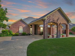 504 Northgate Dr, Waxahachie, TX 75165