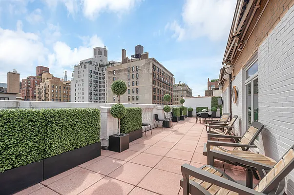 Sold by R New York | media 1