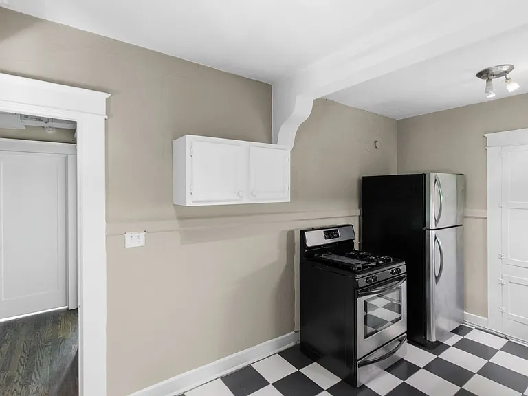 Flanagan Flats — Photo 13