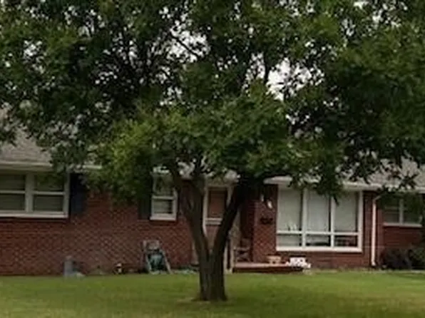 2017 Cleveland St, Great Bend, KS 67530