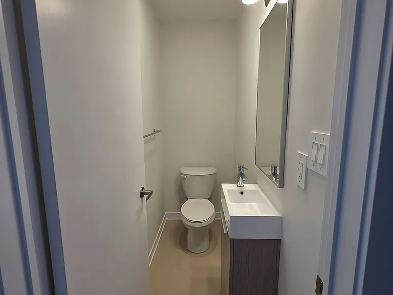 28 Green Gardens Blvd — Photo 9