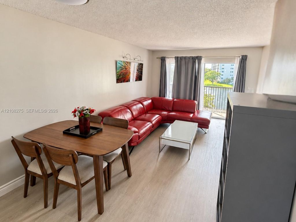 2226 N Cypress Bend Dr APT 409, photo 6
