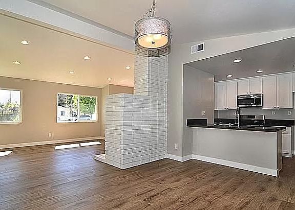 3rd image of 22907 Sherman Way
