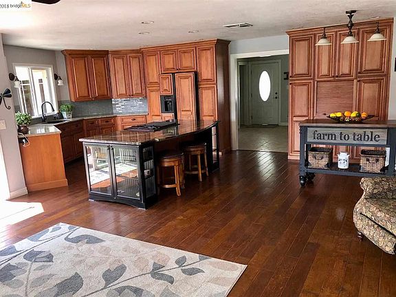5th image of 2522 Lakeview Dr