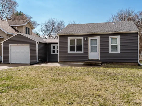 829 Maple Ave, Machesney Park, IL 61115