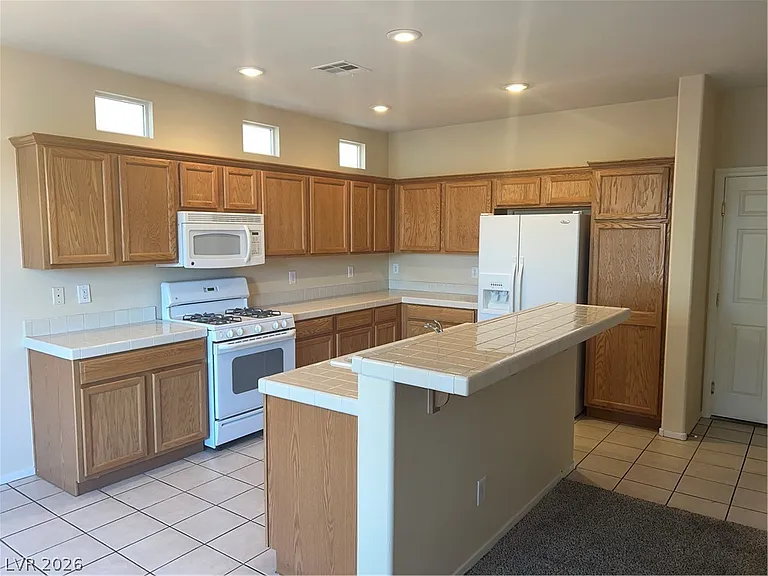 10236 Wolf Pack Ln — Photo 3