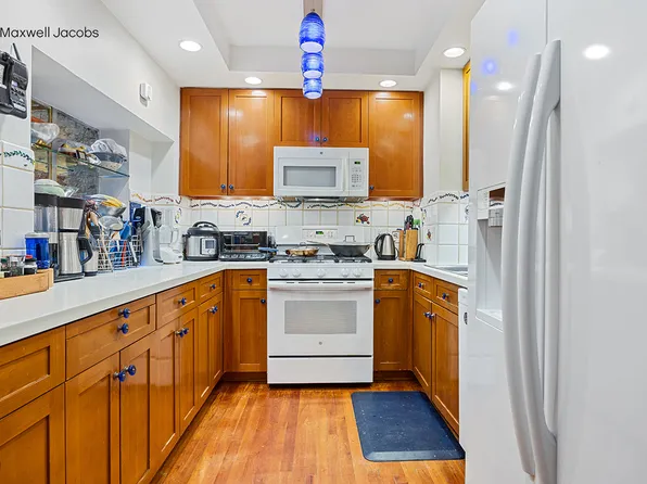 45 West 54th Street image 4 of 12